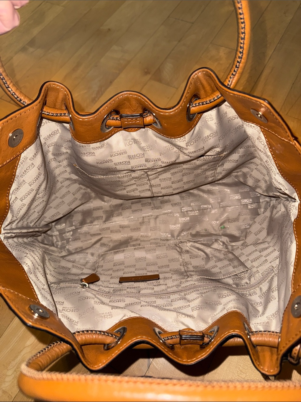 Michael Kors Astor Studded Shoulder Tan Leather Drawstring Tote Like New - Picture 3 of 8